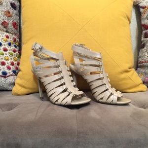 Brand New Guess “Kennie” Heel in Nude